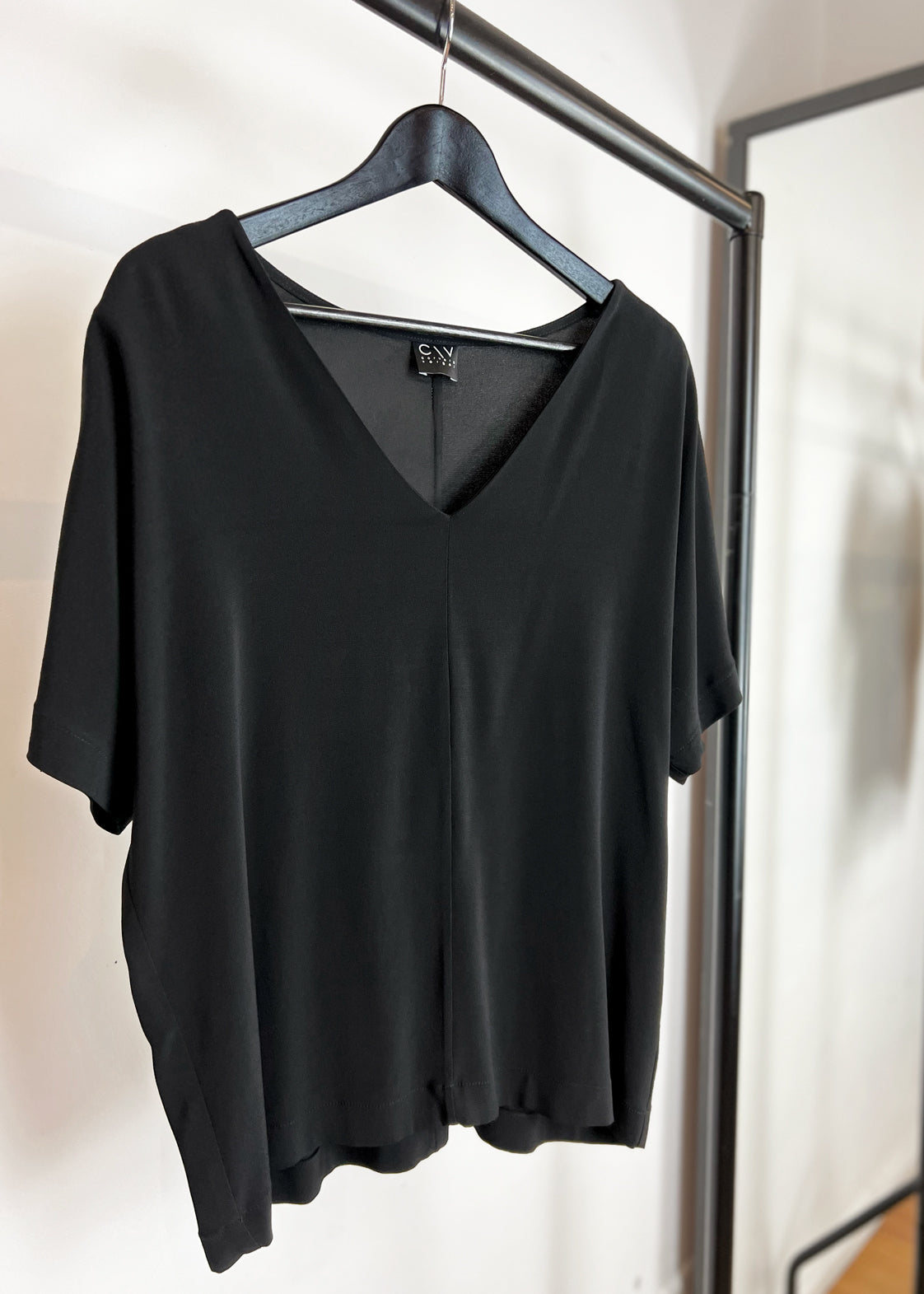 V-Neck Short Sleeve Top in Solid Black "Lille"