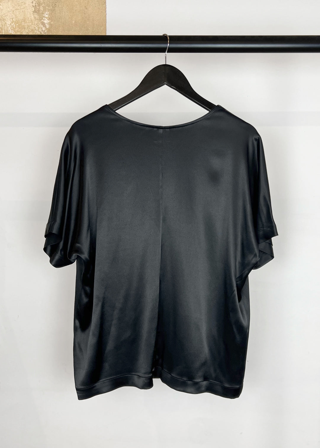 V-Neck Short Sleeve Top in Solid Black "Lille"