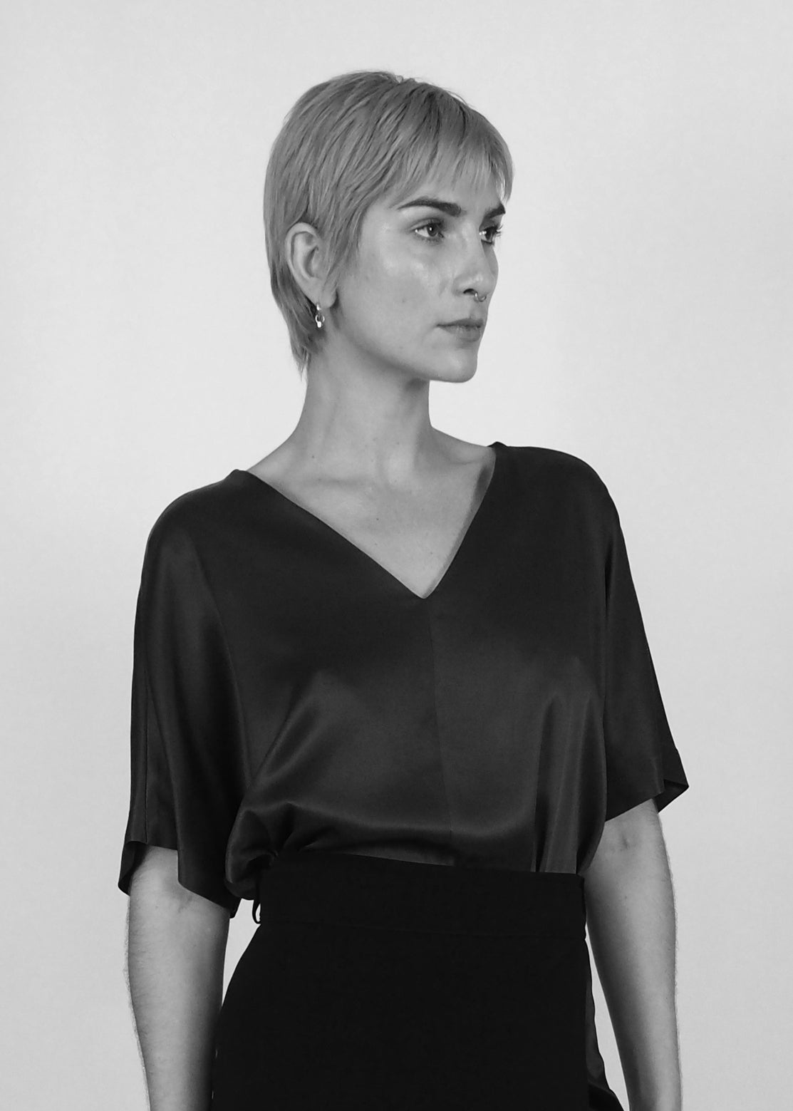 V-Neck Short Sleeve Top in Solid Black "Lille"