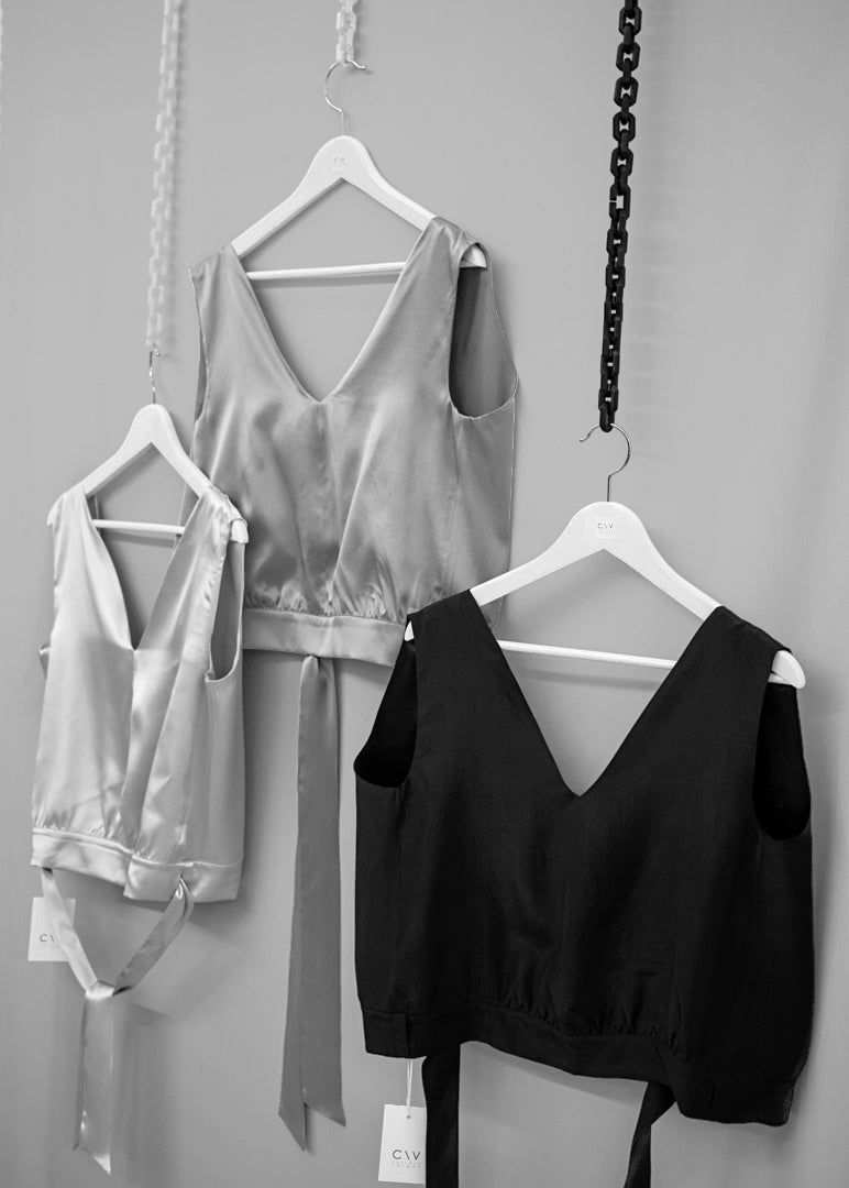 Sleeveless Wrap Top in Silk "Sofie"