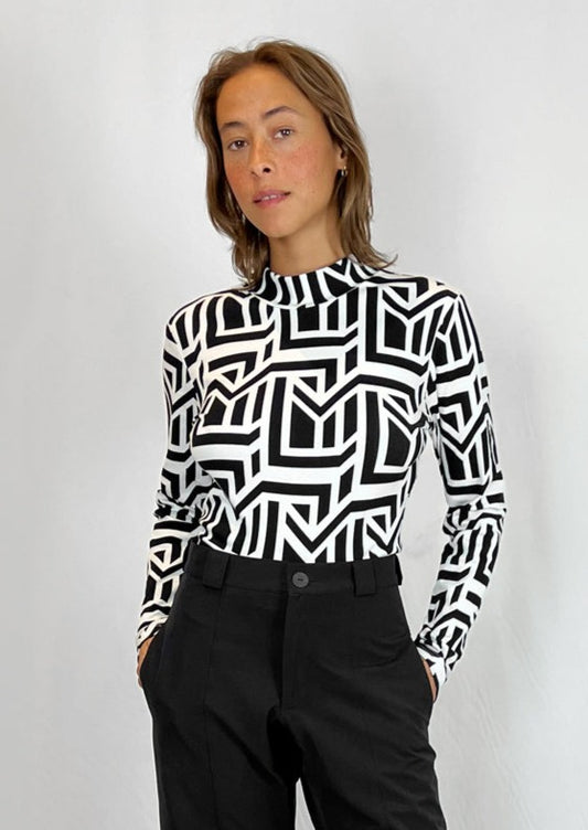 Long Sleeve Top in Black and White Geometric Pattern Jersey "Vicky”