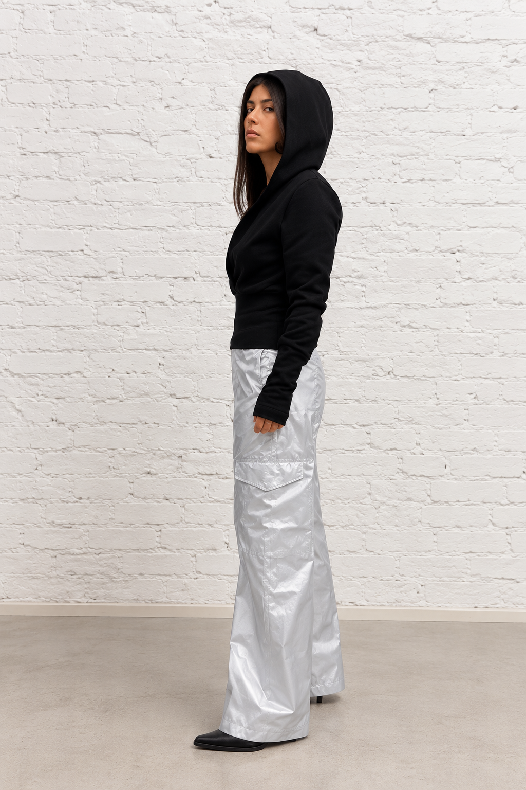 Venezia Hoodie with thumbhole cuffs in Black