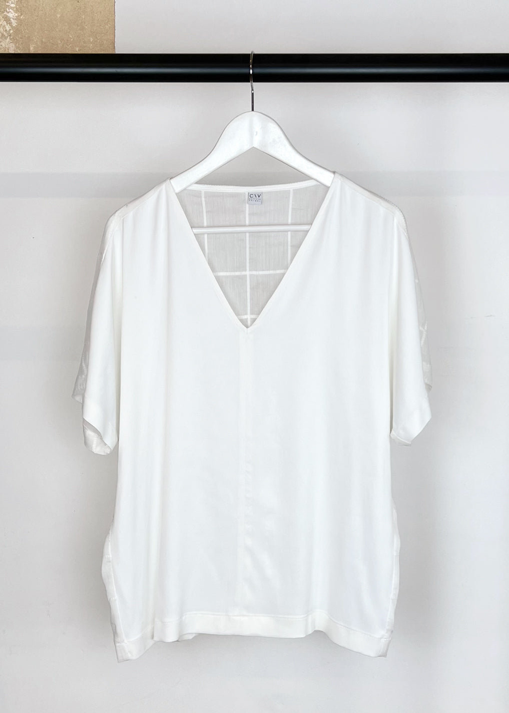 V-Neck Short Sleeve Top in Cream with Transparent Back "Lille"