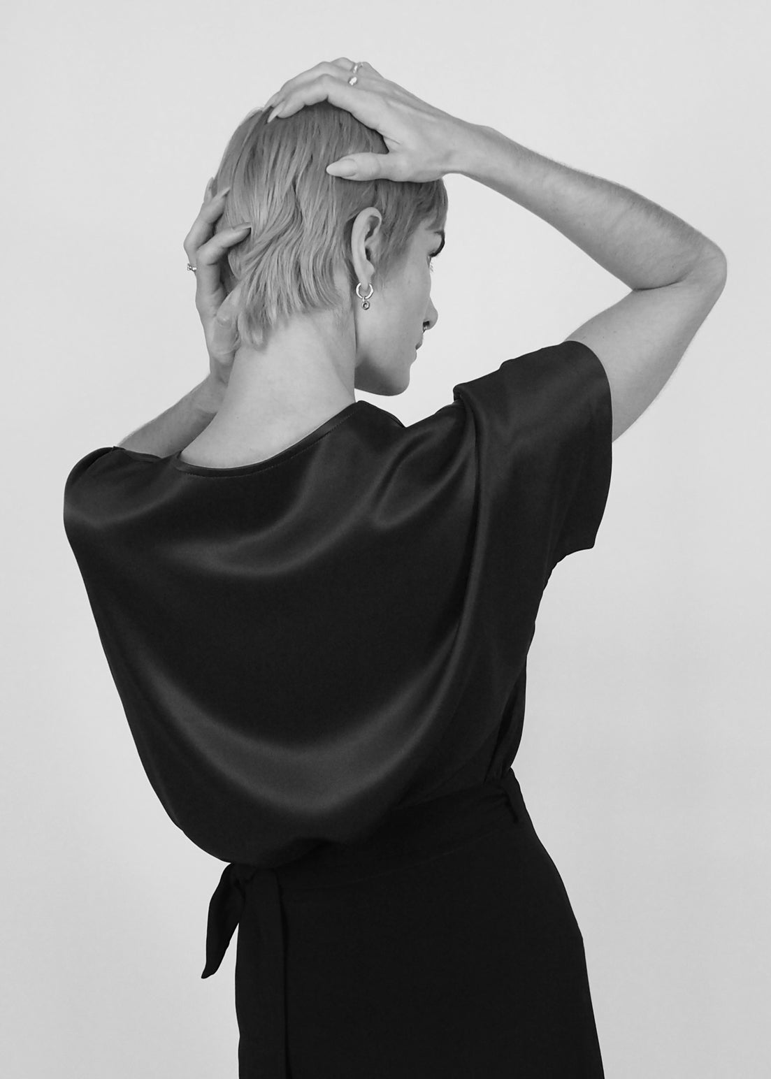V-Neck Short Sleeve Top in Black with Transparent Back "Lille"