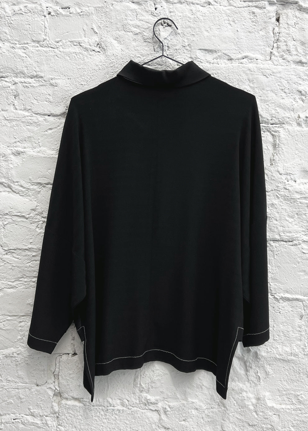 Collared Shirt with 3/4 Sleeve in Black Viscose Acetate with White Topstitching "Lynn"