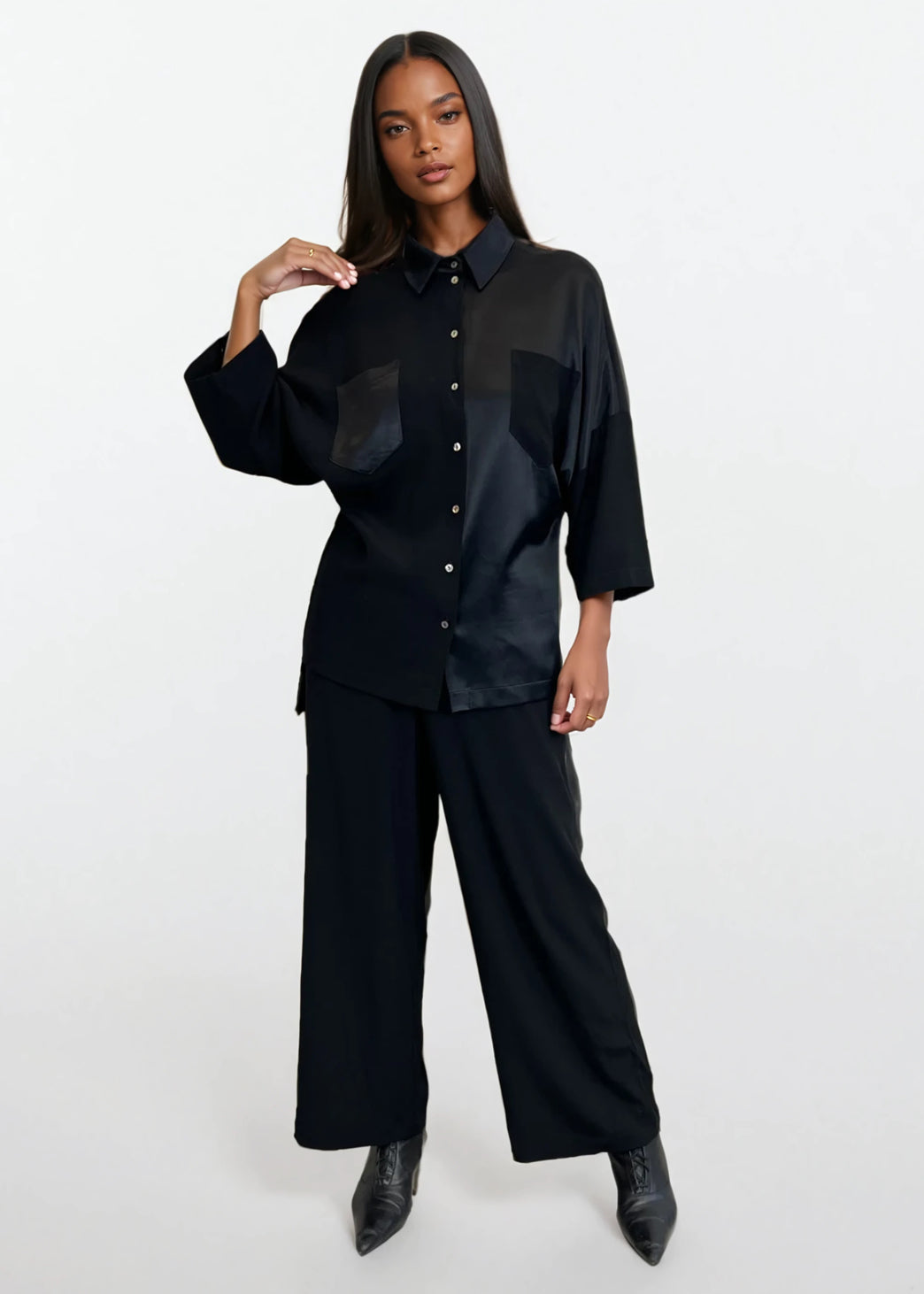 Collared Shirt with 3/4 Sleeve in Black Viscose Acetate with White Topstitching "Lynn"